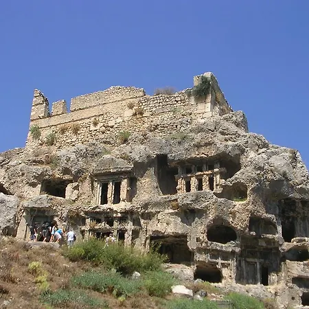 Lighthouse Legend Aparts