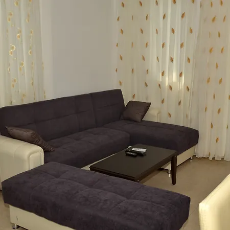 لايتهاوس ليجَند أبارتس *